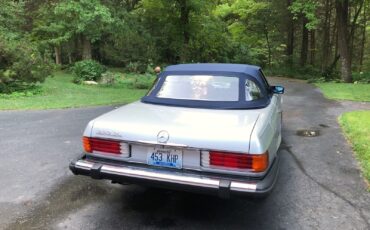 Mercedes-Benz-300-Series-1984-Convertible-21