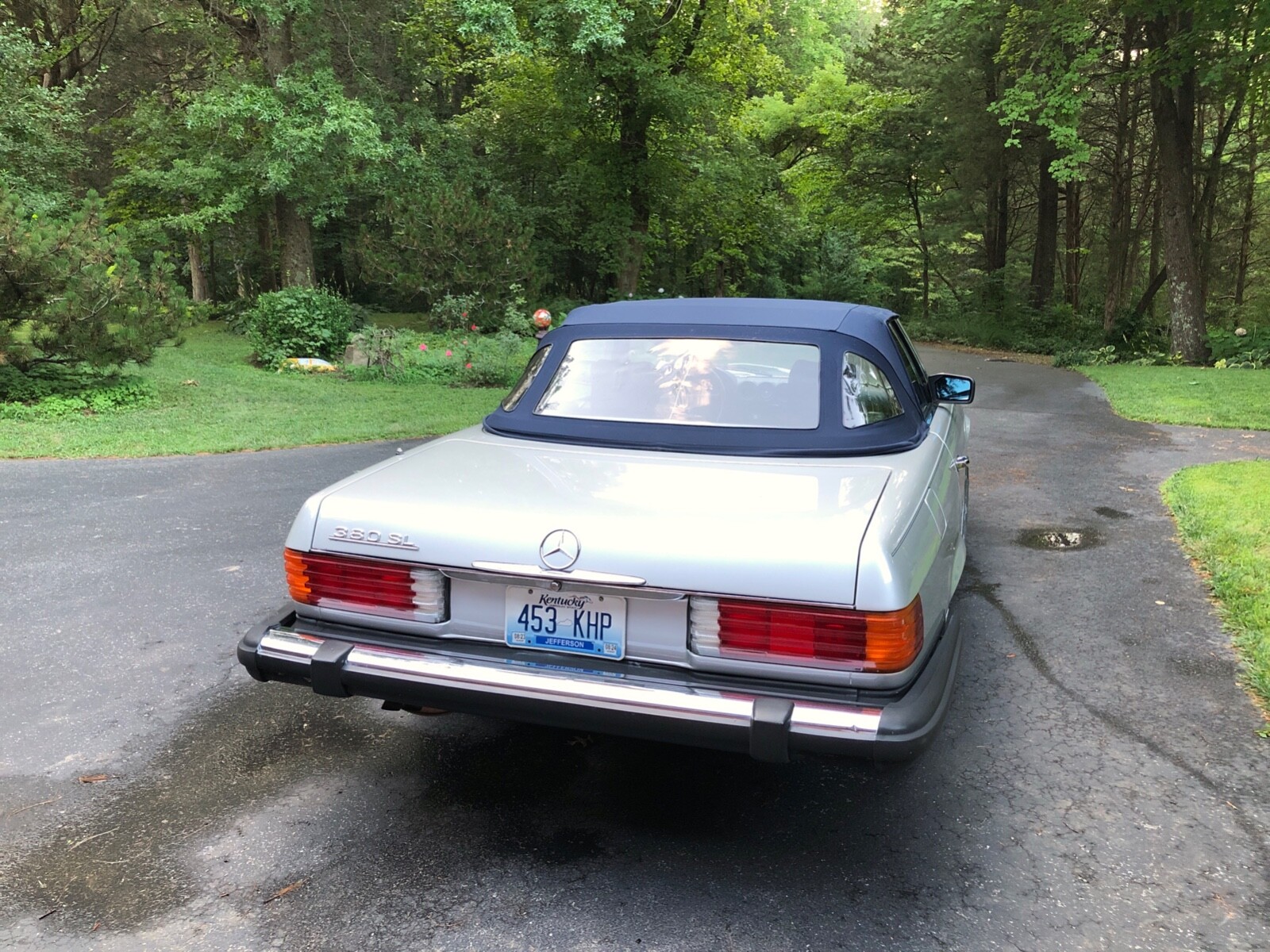 Mercedes-Benz-300-Series-1984-Convertible-21