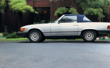 Mercedes-Benz-300-Series-1984-Convertible-22