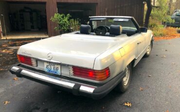 Mercedes-Benz-300-Series-1984-Convertible-4