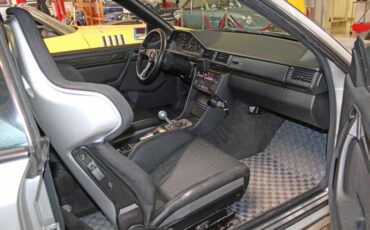 Mercedes-Benz-300-Series-1991-11