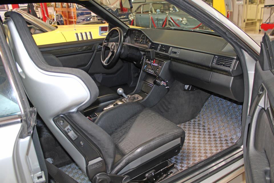 Mercedes-Benz-300-Series-1991-11
