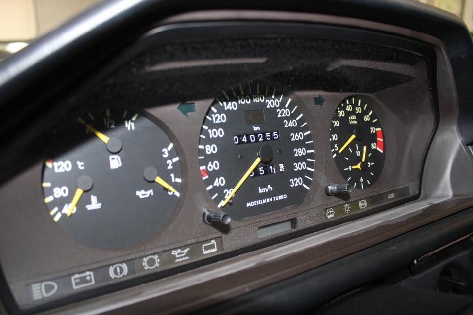 Mercedes-Benz-300-Series-1991-13