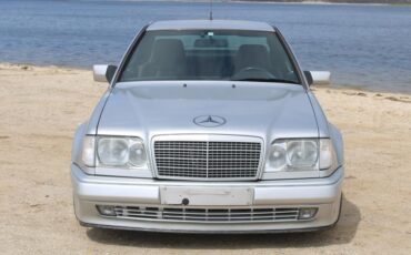 Mercedes-Benz-300-Series-1991-19