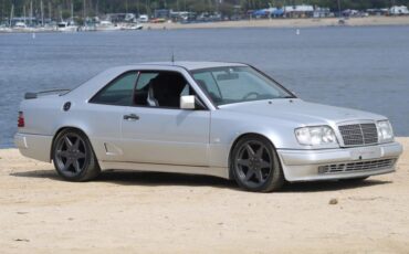 Mercedes-Benz-300-Series-1991-26