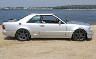 Mercedes-Benz-300-Series-1991-29