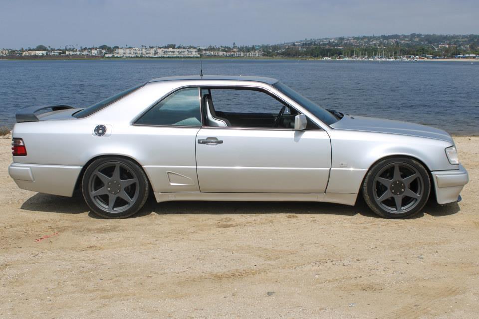 Mercedes-Benz-300-Series-1991-29