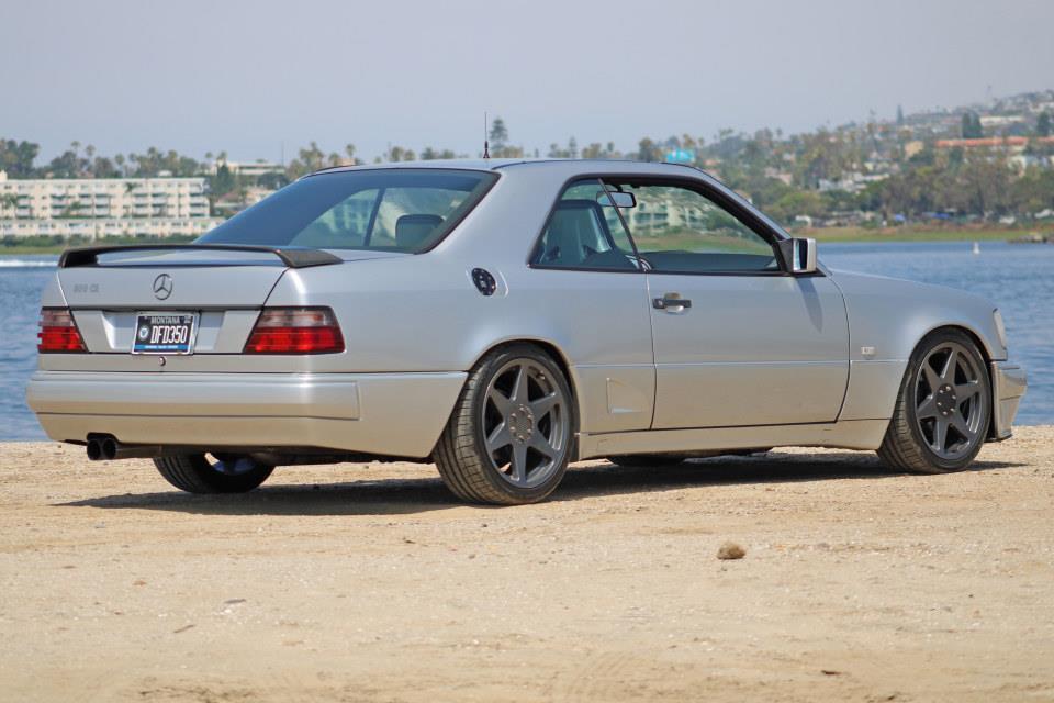 Mercedes-Benz-300-Series-1991-31