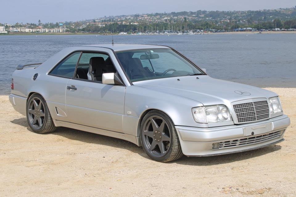 Mercedes-Benz-300-Series-1991-32