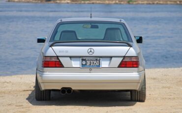 Mercedes-Benz-300-Series-1991-36