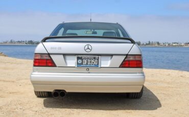 Mercedes-Benz-300-Series-1991-37