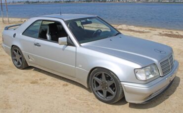 Mercedes-Benz-300-Series-1991-38