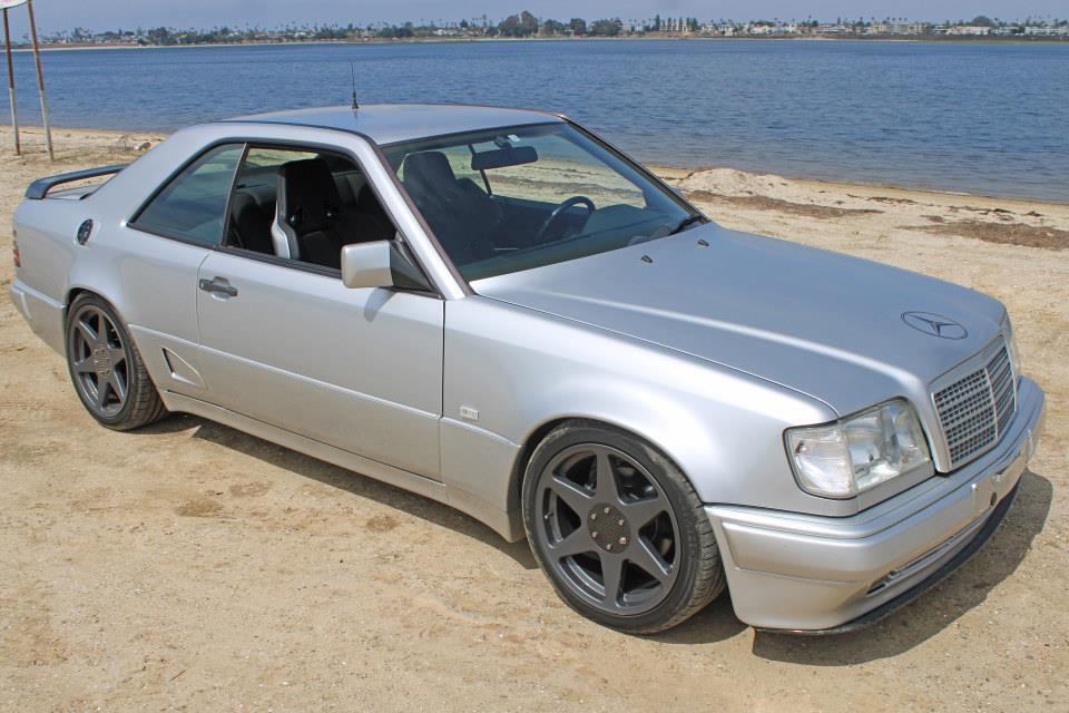 Mercedes-Benz-300-Series-1991-38
