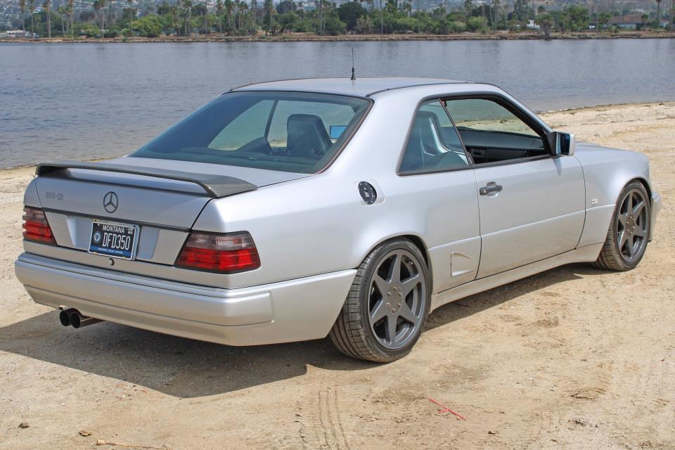 Mercedes-Benz-300-Series-1991-39
