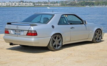 Mercedes-Benz-300-Series-1991-5