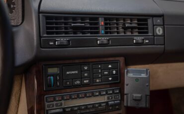 Mercedes-Benz-300-Series-1991-Convertible-36