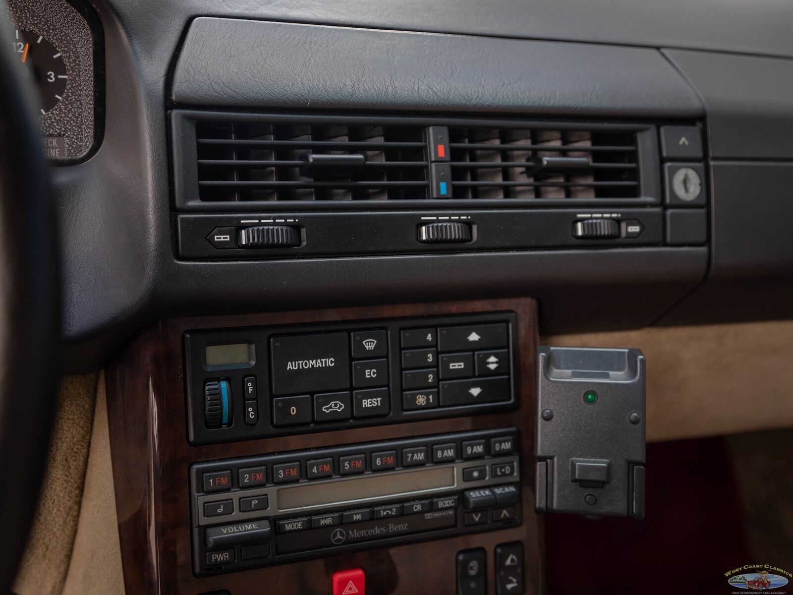Mercedes-Benz-300-Series-1991-Convertible-36