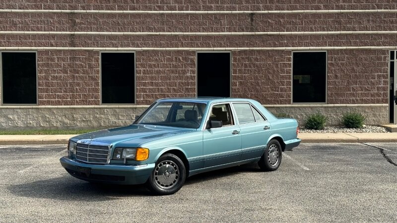 Mercedes-Benz 300-Series 1991 Sedan