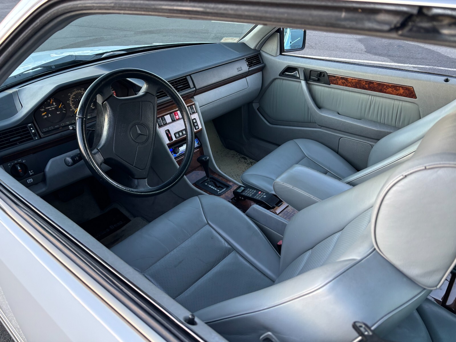 Mercedes-Benz-300-Series-1992-Coupe-10