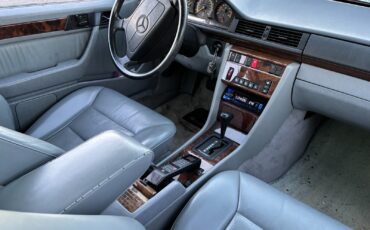 Mercedes-Benz-300-Series-1992-Coupe-11