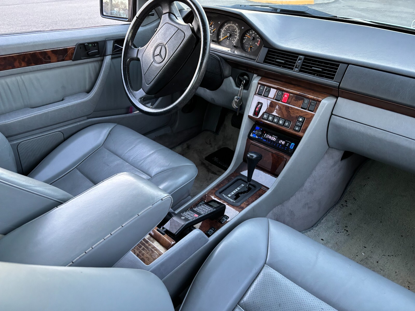 Mercedes-Benz-300-Series-1992-Coupe-11