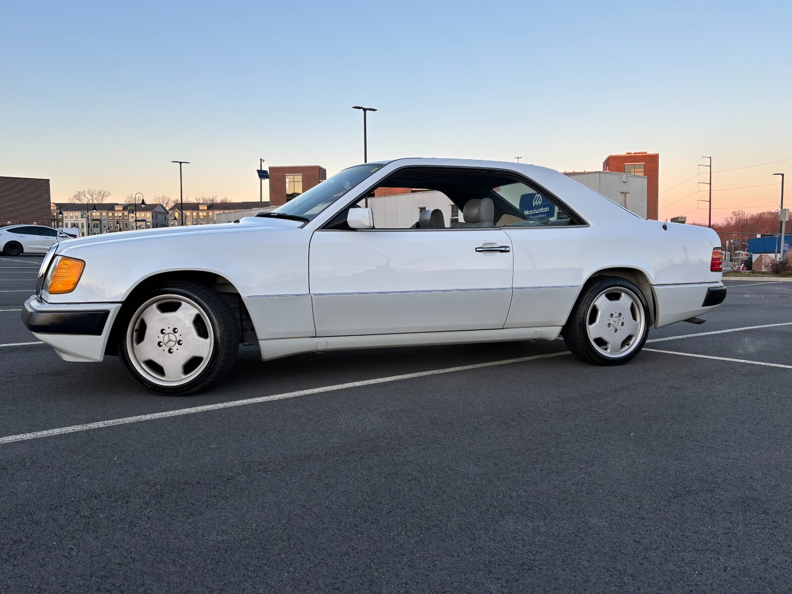 Mercedes-Benz-300-Series-1992-Coupe-2
