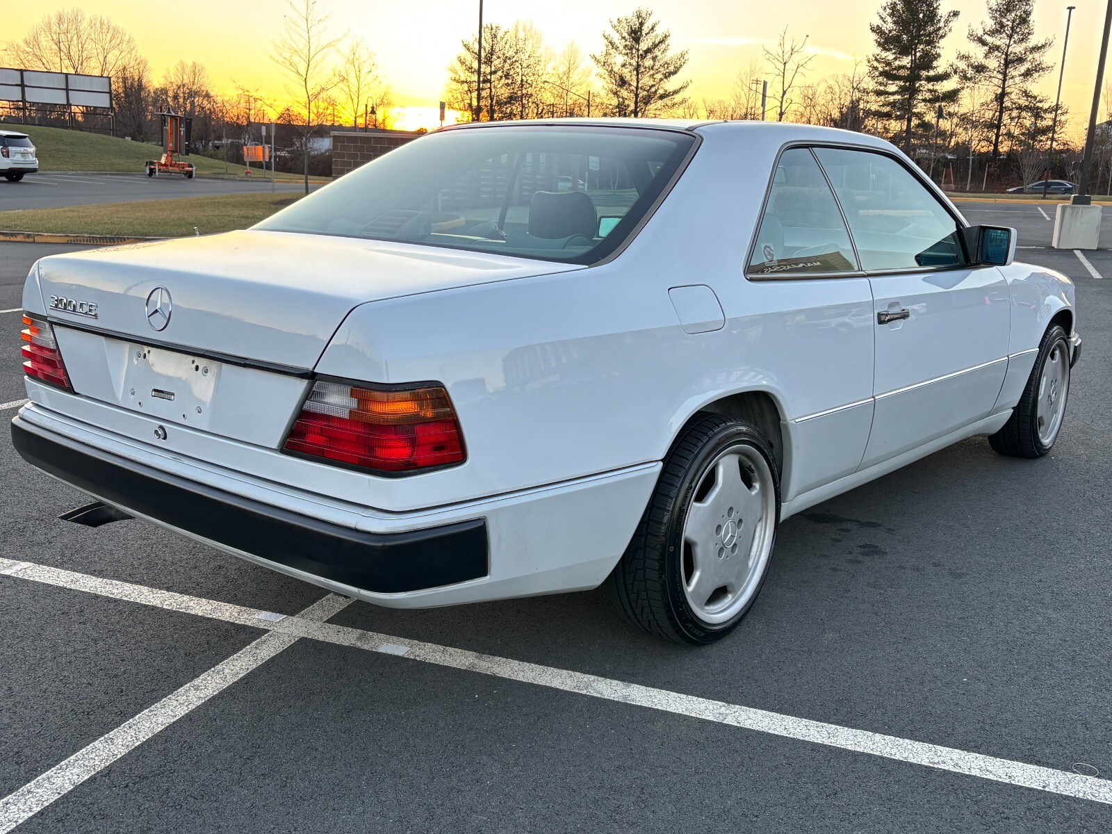 Mercedes-Benz-300-Series-1992-Coupe-8