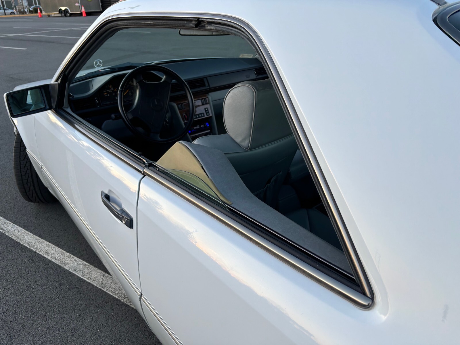 Mercedes-Benz-300-Series-1992-Coupe-9