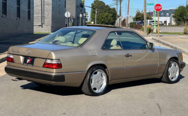 Mercedes-Benz-300-Series-1993-Coupe-11