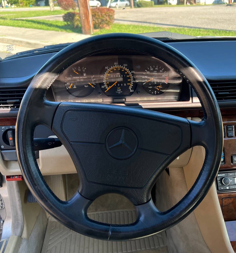Mercedes-Benz-300-Series-1993-Coupe-17