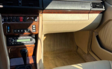 Mercedes-Benz-300-Series-1993-Coupe-19