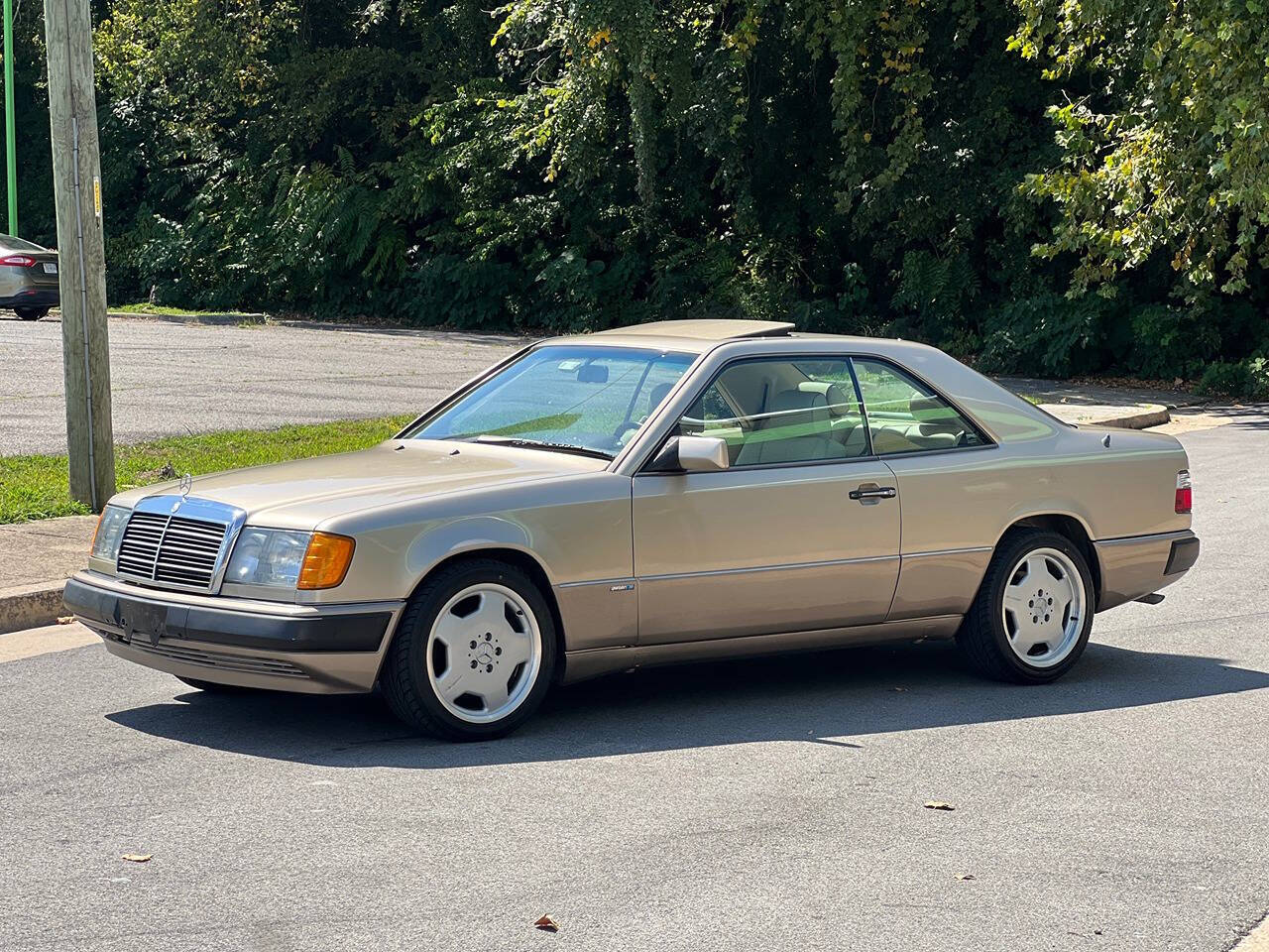 Mercedes-Benz-300-Series-1993-Coupe-2