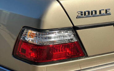 Mercedes-Benz-300-Series-1993-Coupe-8
