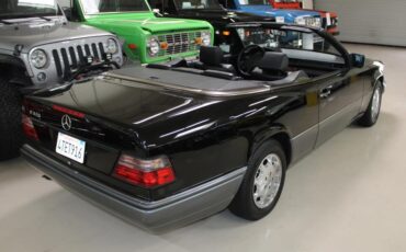 Mercedes-Benz-300-Series-1994-23