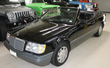 Mercedes-Benz-300-Series-1994-25