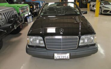 Mercedes-Benz-300-Series-1994-30
