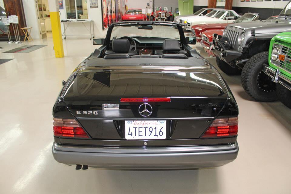 Mercedes-Benz-300-Series-1994-32