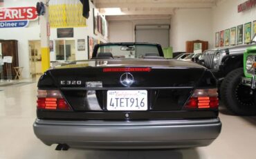 Mercedes-Benz-300-Series-1994-33