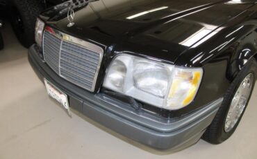 Mercedes-Benz-300-Series-1994-34