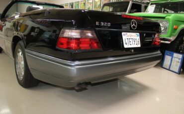 Mercedes-Benz-300-Series-1994-35