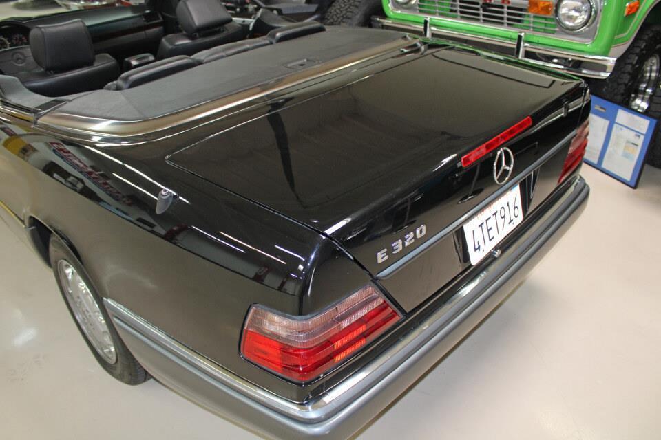 Mercedes-Benz-300-Series-1994-36