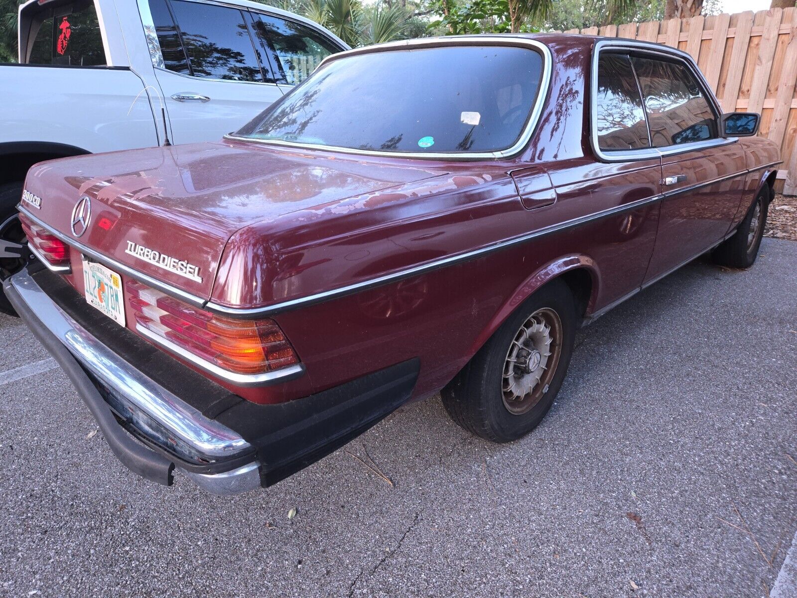Mercedes-Benz-300CD-1983-Coupe-3