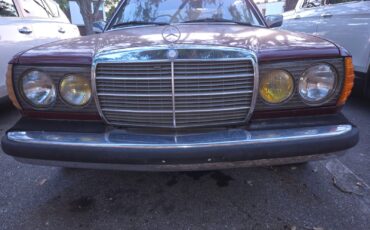 Mercedes-Benz-300CD-1983-Coupe-4