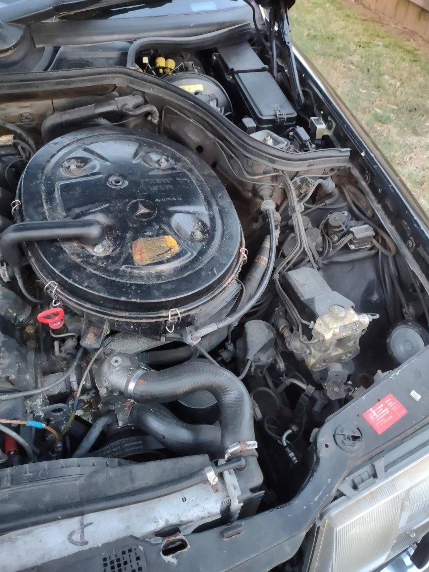 Mercedes-Benz-300E-1992-Sedan-14