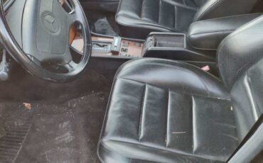 Mercedes-Benz-300E-1992-Sedan-6