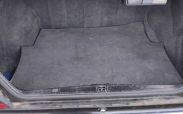 Mercedes-Benz-300E-1992-Sedan-9