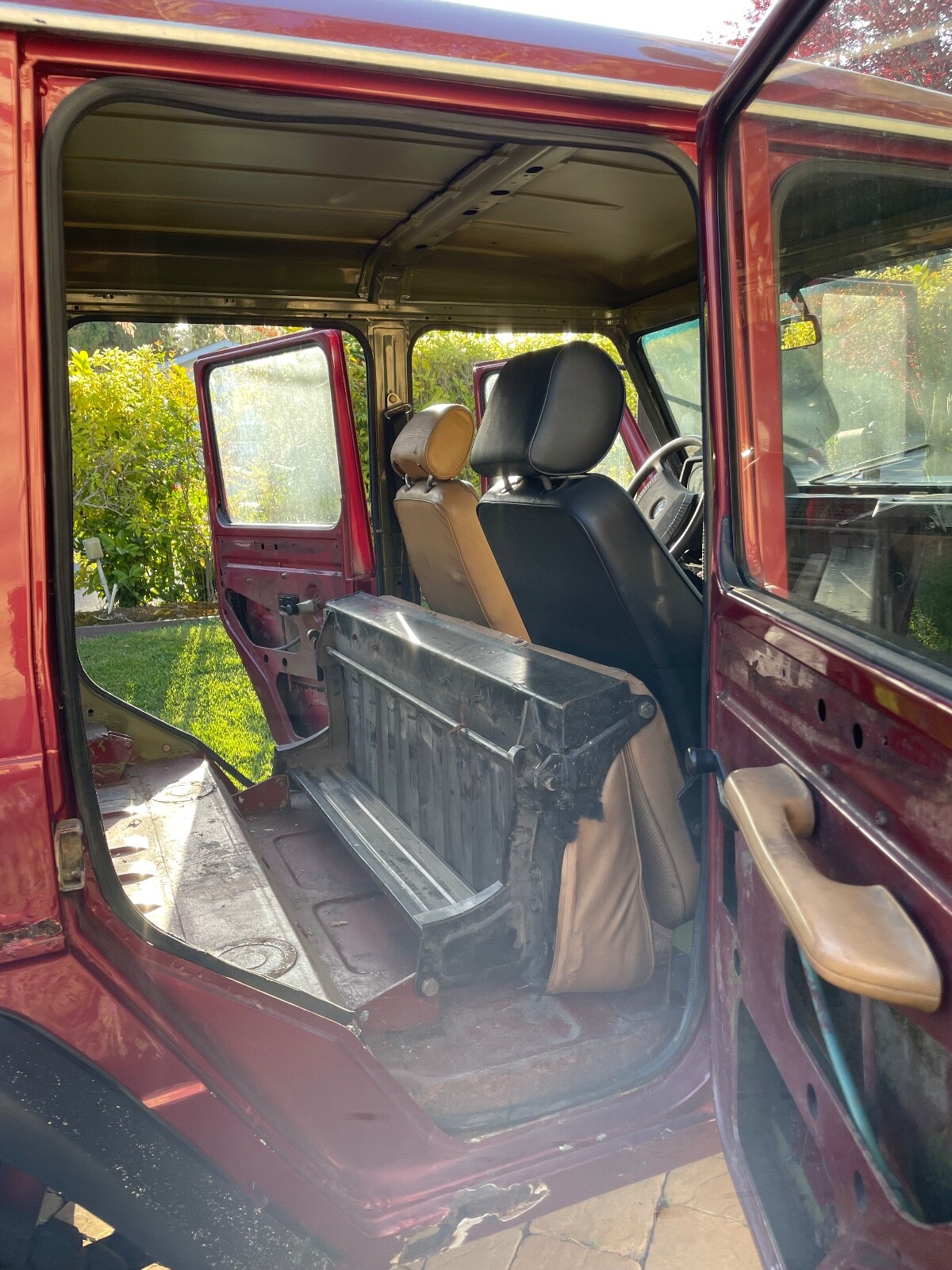 Mercedes-Benz-300GD-1980-SUV-11