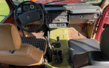 Mercedes-Benz-300GD-1980-SUV-20