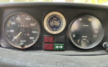 Mercedes-Benz-300GD-1980-SUV-22