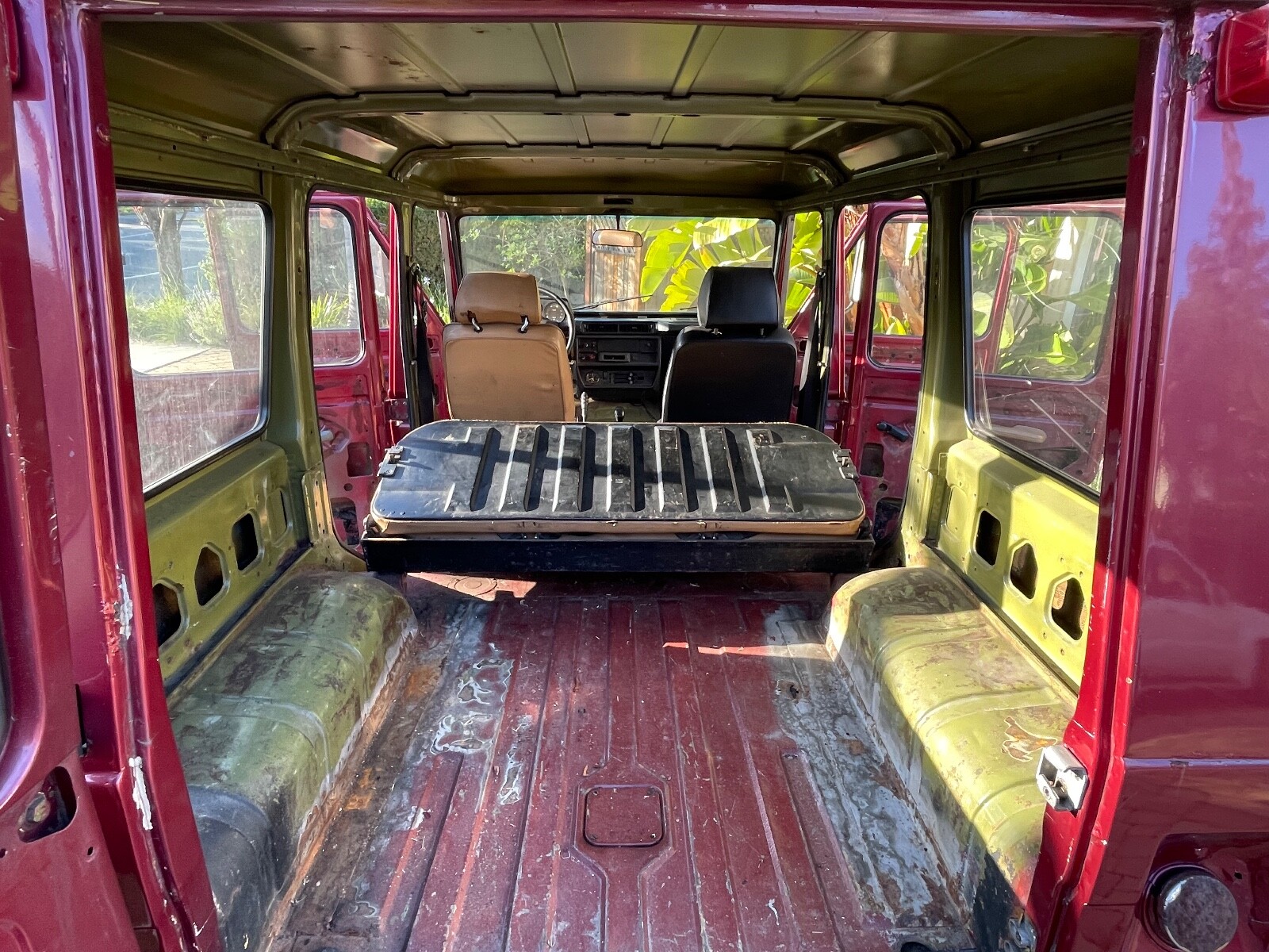 Mercedes-Benz-300GD-1980-SUV-8
